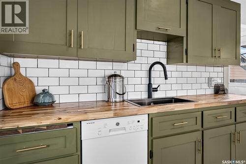 1032 Lillooet Street W, Moose Jaw, SK - Indoor Photo Showing Kitchen With Double Sink
