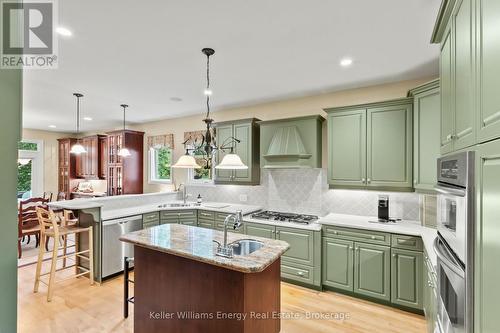 480 Britannia Avenue E, Oshawa (Kedron), ON - Indoor Photo Showing Kitchen With Upgraded Kitchen