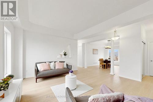 55 John Link Avenue, Georgina, ON - Indoor Photo Showing Living Room