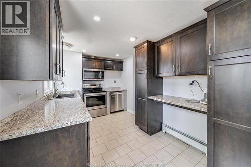 10395 Caledon Court, Windsor, ON - Indoor Photo Showing Kitchen