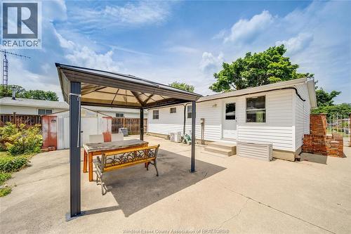 10395 Caledon Court, Windsor, ON - Outdoor With Exterior