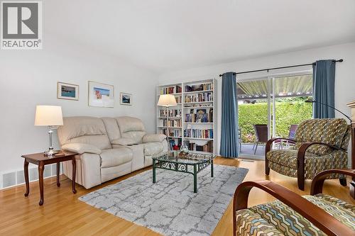 201 Kildonan Avenue Unit# 23, Enderby, BC - Indoor Photo Showing Living Room