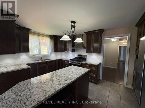 Fauquier - 21 Jacques Avenue, Kapuskasing (Fauquier), ON - Indoor Photo Showing Kitchen With Double Sink