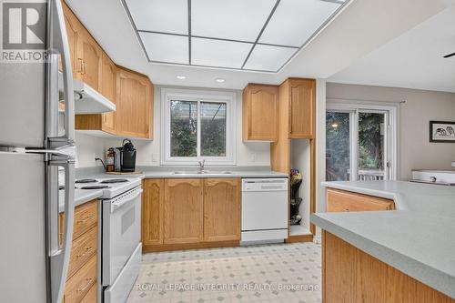 8308 Rosefire Drive, Ottawa, ON - Indoor Photo Showing Kitchen With Double Sink