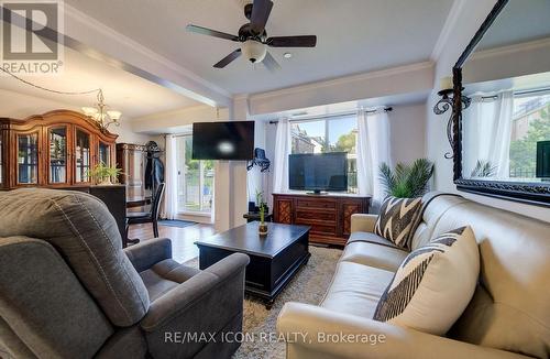 118 - 8 Harris Street, Cambridge, ON - Indoor Photo Showing Living Room