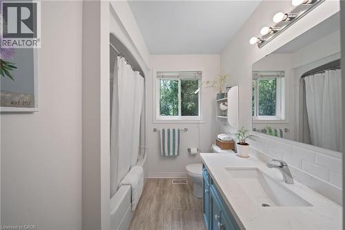 684 Haldimand Rd 70, Jarvis, ON - Indoor Photo Showing Bathroom