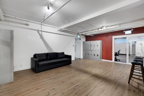 Bureau - 105-2261 Av. Papineau, Montréal (Ville-Marie), QC - Indoor Photo Showing Other Room