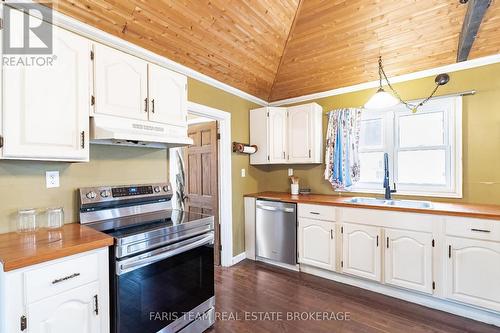 1417 Maple Way, Innisfil, ON - Indoor Photo Showing Kitchen With Double Sink