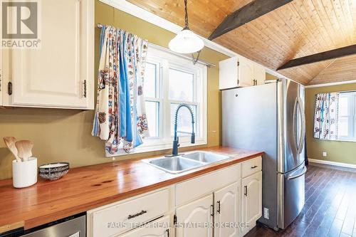 1417 Maple Way, Innisfil, ON - Indoor Photo Showing Kitchen With Double Sink