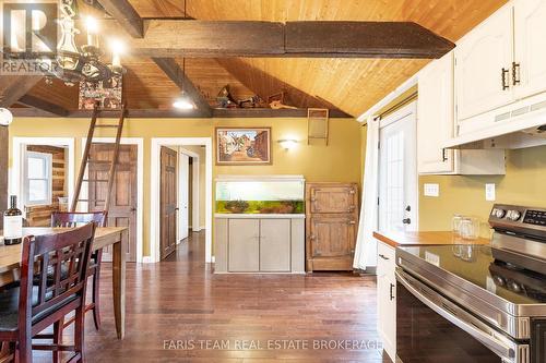 1417 Maple Way, Innisfil, ON - Indoor Photo Showing Kitchen