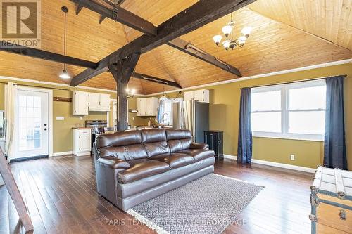 1417 Maple Way, Innisfil, ON - Indoor Photo Showing Living Room