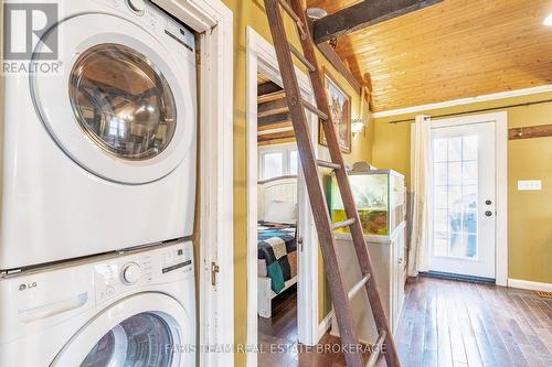 1417 Maple Way, Innisfil, ON - Indoor Photo Showing Laundry Room