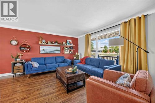1193 Indian Road North, Sarnia, ON - Indoor Photo Showing Living Room