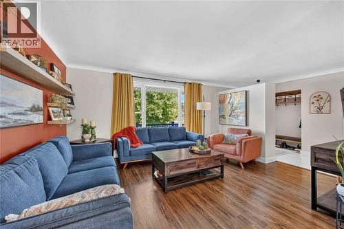 1193 Indian Road North, Sarnia, ON - Indoor Photo Showing Living Room