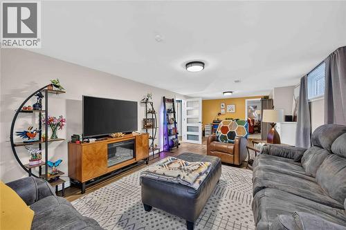 1193 Indian Road North, Sarnia, ON - Indoor Photo Showing Living Room