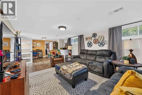 1193 Indian Road North, Sarnia, ON - Indoor Photo Showing Living Room