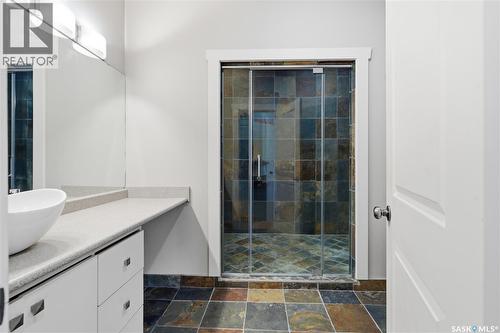 1021 Main Street, Saskatoon, SK - Indoor Photo Showing Bathroom