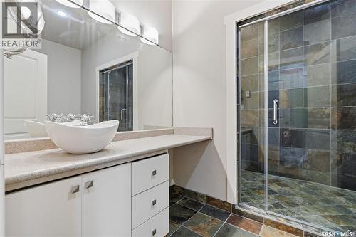 1021 Main Street, Saskatoon, SK - Indoor Photo Showing Bathroom