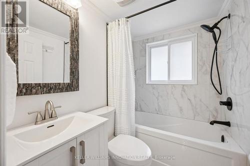 26 Market Street, Kitchener, ON - Indoor Photo Showing Bathroom