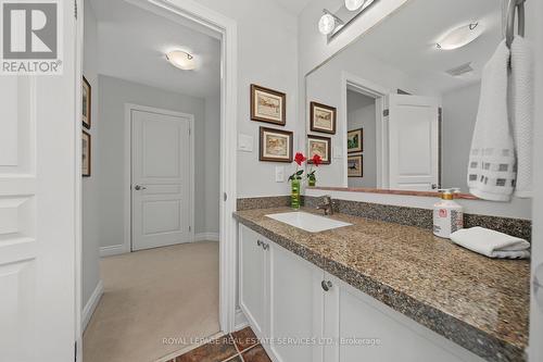 3368 Raspberry Bush Trail, Oakville, ON - Indoor Photo Showing Bathroom