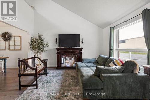 5 - 45 Prince Edward Street, Brighton, ON - Indoor Photo Showing Living Room