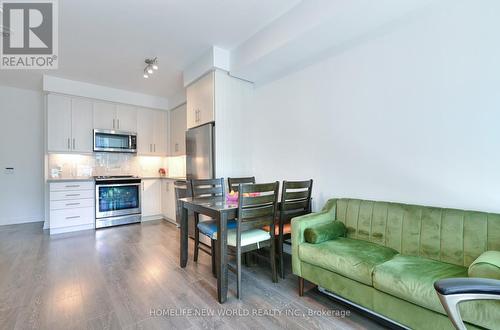811 - 85 Oneida Crescent, Richmond Hill, ON - Indoor Photo Showing Kitchen With Stainless Steel Kitchen