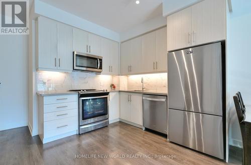 811 - 85 Oneida Crescent, Richmond Hill, ON - Indoor Photo Showing Kitchen With Stainless Steel Kitchen With Upgraded Kitchen