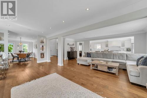 36 Coldstream Crescent, Richmond Hill, ON - Indoor Photo Showing Living Room