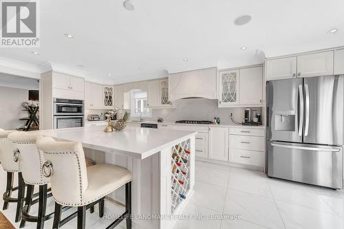 36 Coldstream Crescent, Richmond Hill, ON - Indoor Photo Showing Kitchen With Upgraded Kitchen