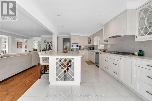 36 Coldstream Crescent, Richmond Hill, ON - Indoor Photo Showing Kitchen With Upgraded Kitchen