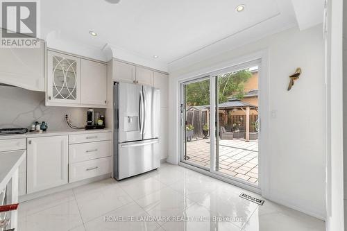 36 Coldstream Crescent, Richmond Hill, ON - Indoor Photo Showing Kitchen