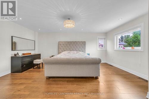 36 Coldstream Crescent, Richmond Hill, ON - Indoor Photo Showing Bedroom