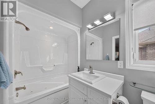 995 Granite Court, Kingston (East Gardiners Rd), ON - Indoor Photo Showing Bathroom