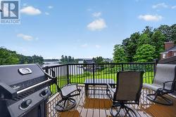 Deck with full river view - 