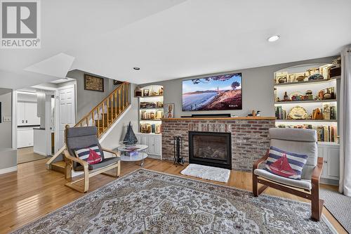 Family room natural gas fireplace - 25 Country Club Place, Brockville, ON - Indoor Photo Showing Living Room With Fireplace