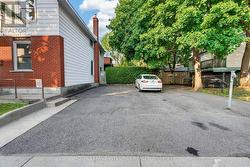 4 Parking - 