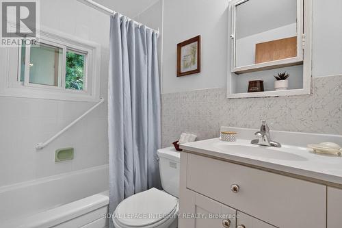 2ND FLOOR BATHROOM - 141 Percy Street, Ottawa, ON - Indoor Photo Showing Bathroom