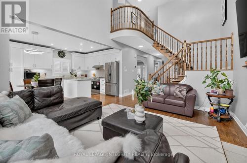 29 Nortoba Crescent, Ottawa, ON - Indoor Photo Showing Living Room