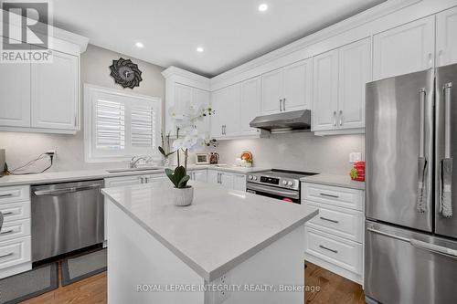 29 Nortoba Crescent, Ottawa, ON - Indoor Photo Showing Kitchen With Upgraded Kitchen