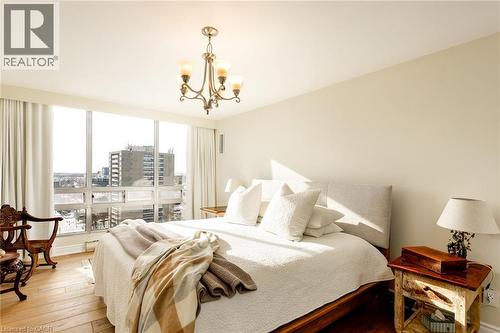 2180 Marine Drive Unit# 1401, Oakville, ON - Indoor Photo Showing Bedroom