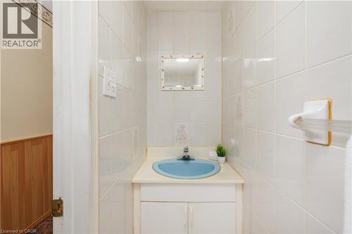 18 Osborne Crescent, Oakville, ON - Indoor Photo Showing Bathroom