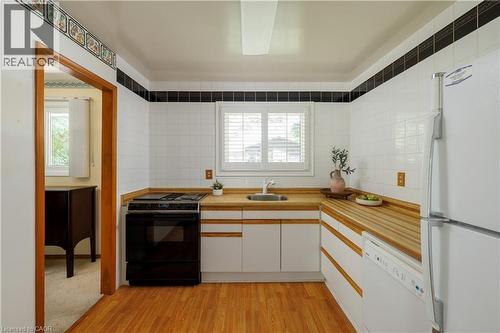 18 Osborne Crescent, Oakville, ON - Indoor Photo Showing Kitchen With Double Sink