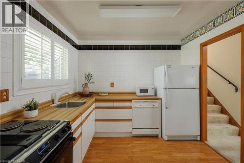 18 Osborne Crescent, Oakville, ON - Indoor Photo Showing Kitchen