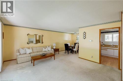 18 Osborne Crescent, Oakville, ON - Indoor Photo Showing Living Room
