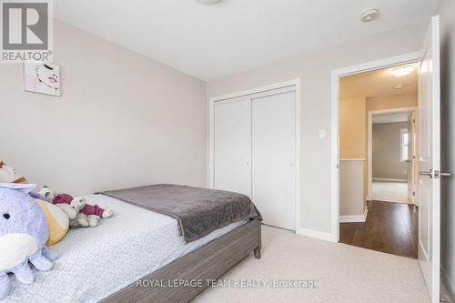 2004 Caltra Crescent, Ottawa, ON - Indoor Photo Showing Bedroom