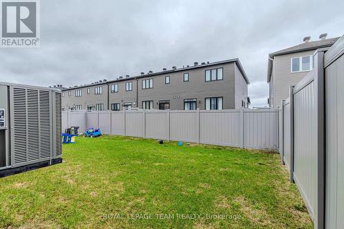 2004 Caltra Crescent, Ottawa, ON - Outdoor