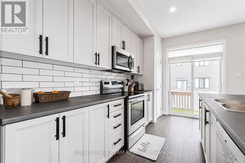 2004 Caltra Crescent, Ottawa, ON - Indoor Photo Showing Kitchen With Stainless Steel Kitchen With Upgraded Kitchen