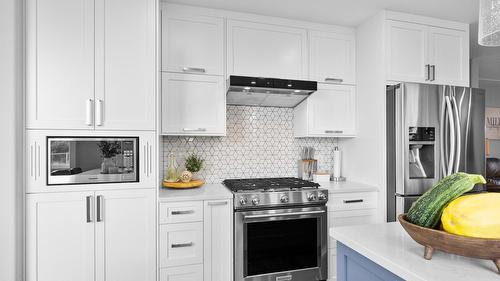 3271 Deer Ridge Court, West Kelowna, BC - Indoor Photo Showing Kitchen With Upgraded Kitchen