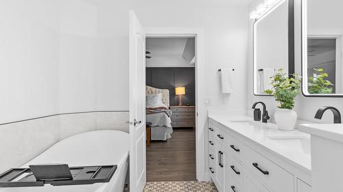 3271 Deer Ridge Court, West Kelowna, BC - Indoor Photo Showing Bathroom