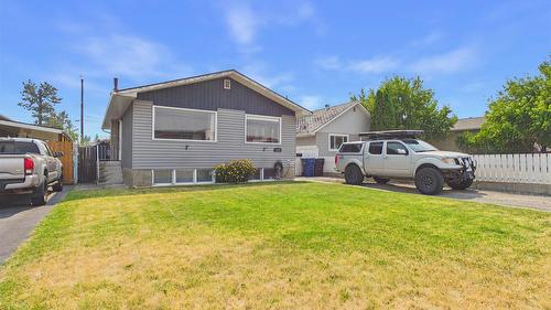 1819 2Nd Street, Cranbrook, BC - Indoor Photo Showing Living Room